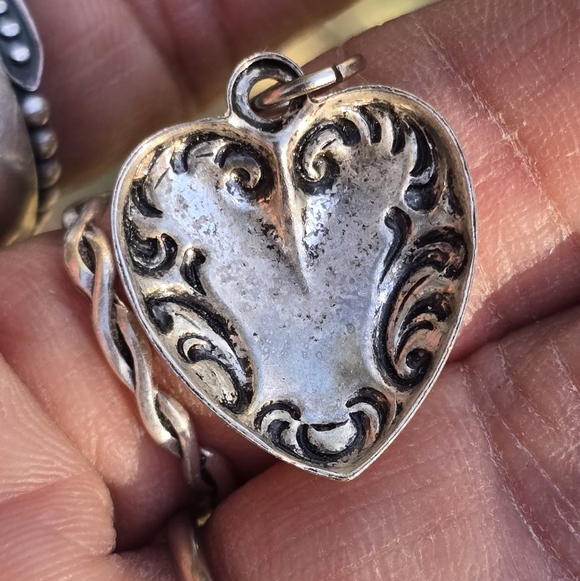 Vintage Victorian revival silver repousse scrollwork puffy heart pendant - Picture 9 of 16
